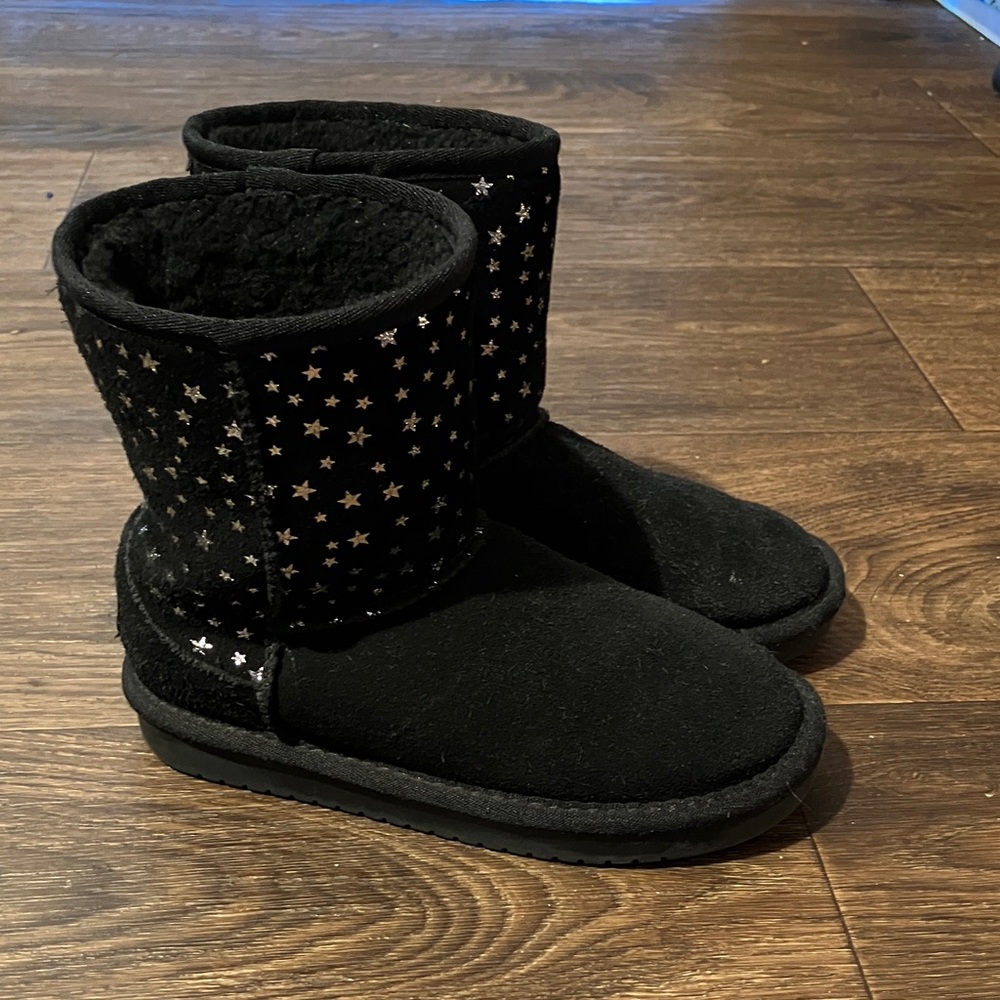 Koolaburra by UGG Black Boots with Silver Stars